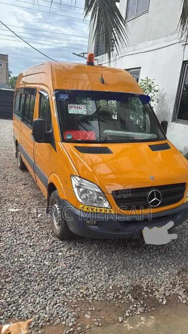 Mercedes-Benz Sprinter 2004 Yellow