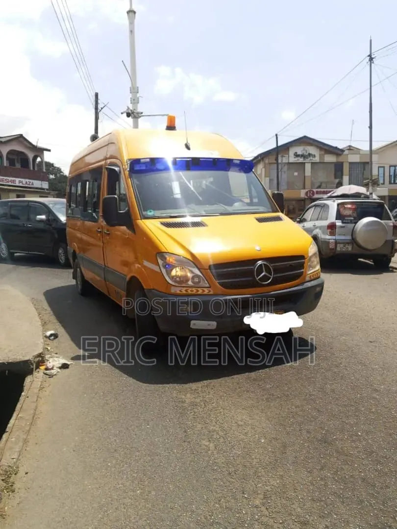 Mercedes-Benz Sprinter 2004 Yellow