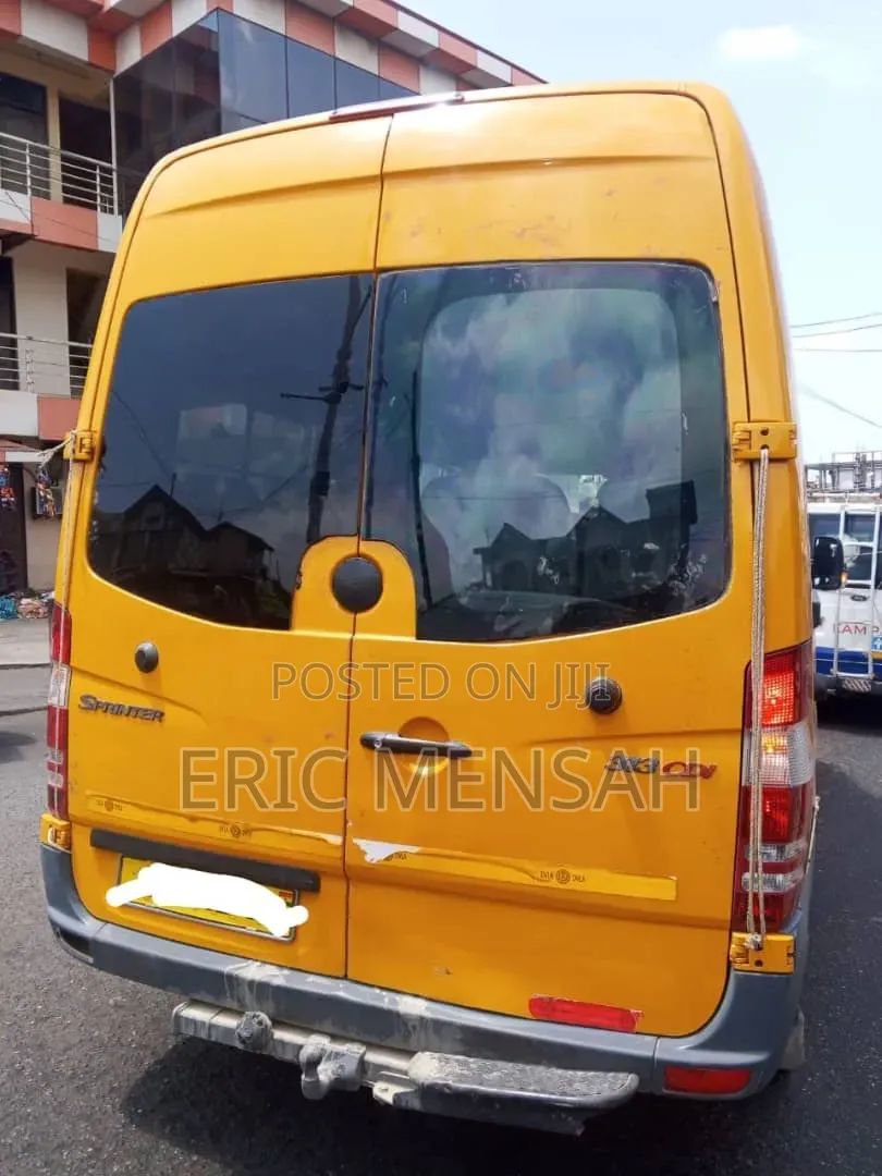 Mercedes-Benz Sprinter 2004 Yellow