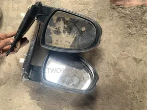 Hyundai Tucson Side Mirror With Light and Sensors