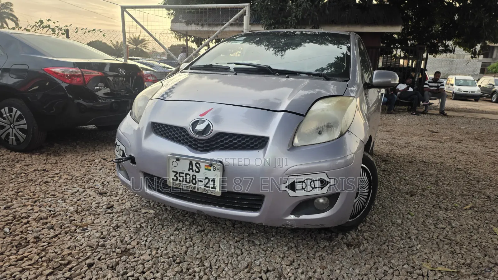 Toyota Vitz 1.0 FWD 5dr 2010 Silver