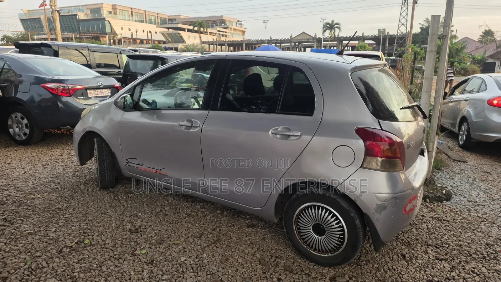 Toyota Vitz 1.0 FWD 5dr 2010 Silver