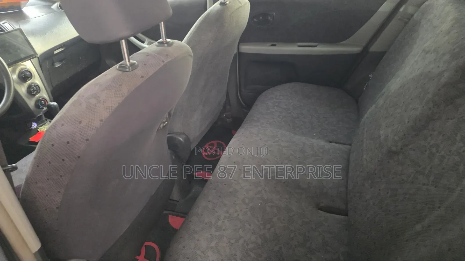 Toyota Vitz 1.0 FWD 5dr 2010 Silver