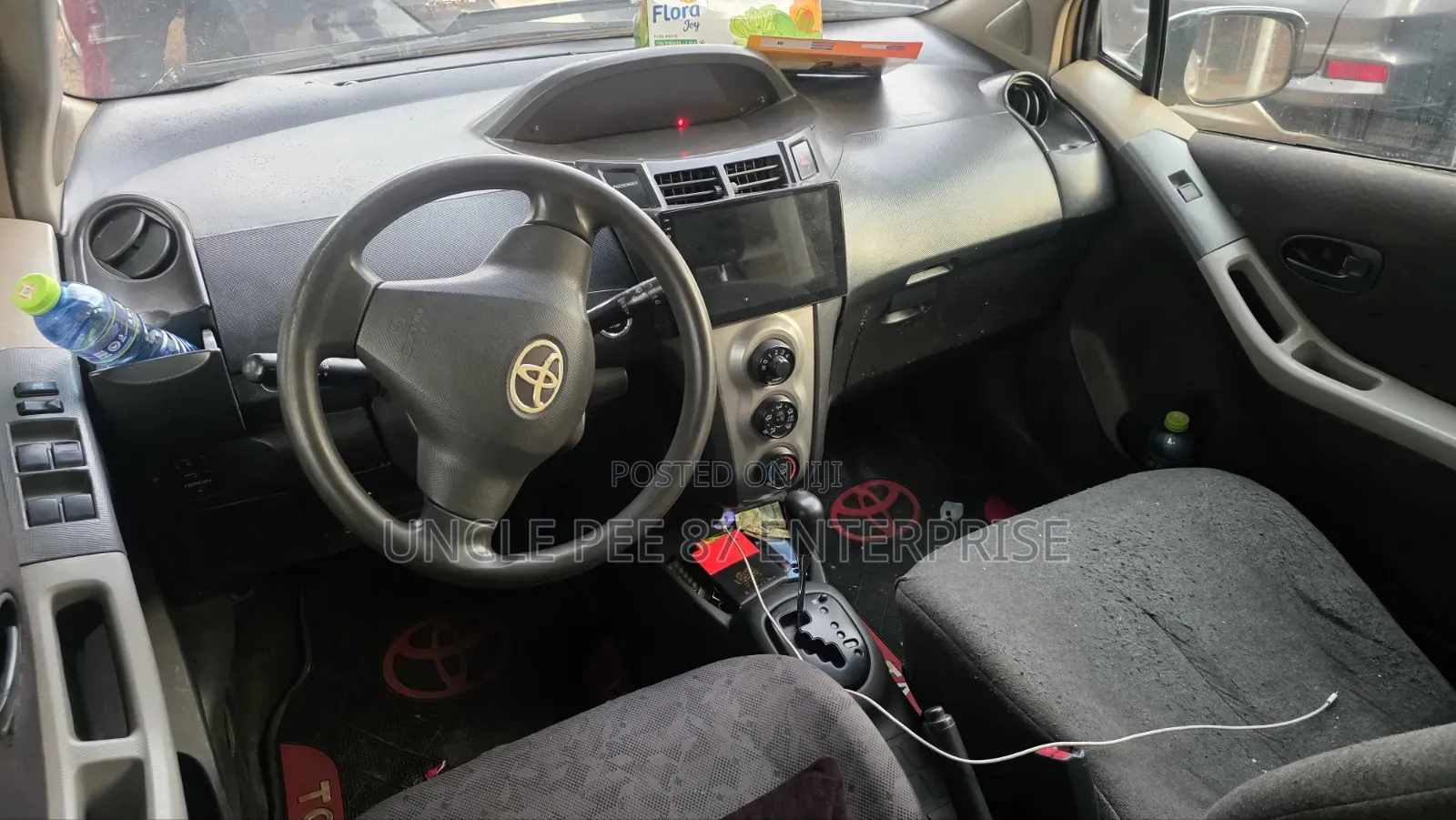 Toyota Vitz 1.0 FWD 5dr 2010 Silver