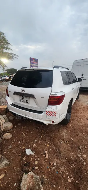 Toyota Highlander SE 2011 White