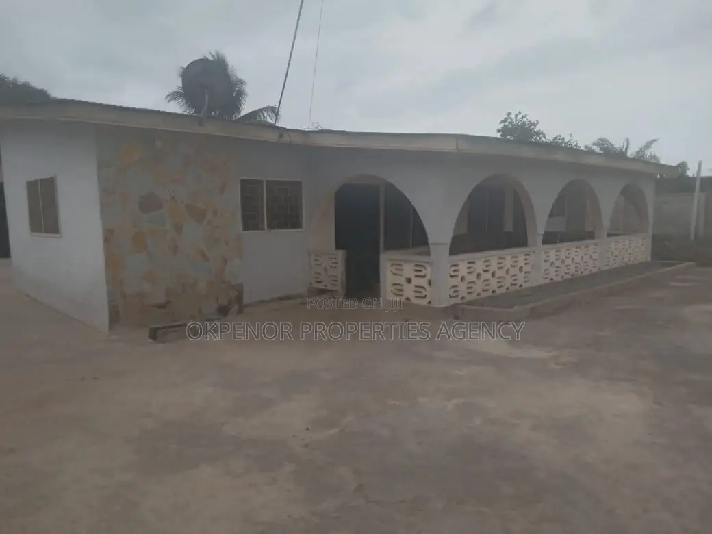 4bdrm House in Takoradi for sale
