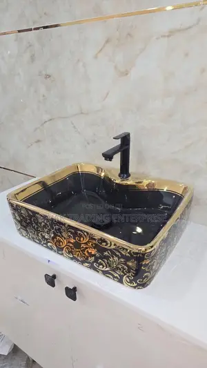 0009 Black & Gold Vanity