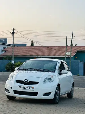 Toyota Vitz 1.5 FWD 3dr 2010 White