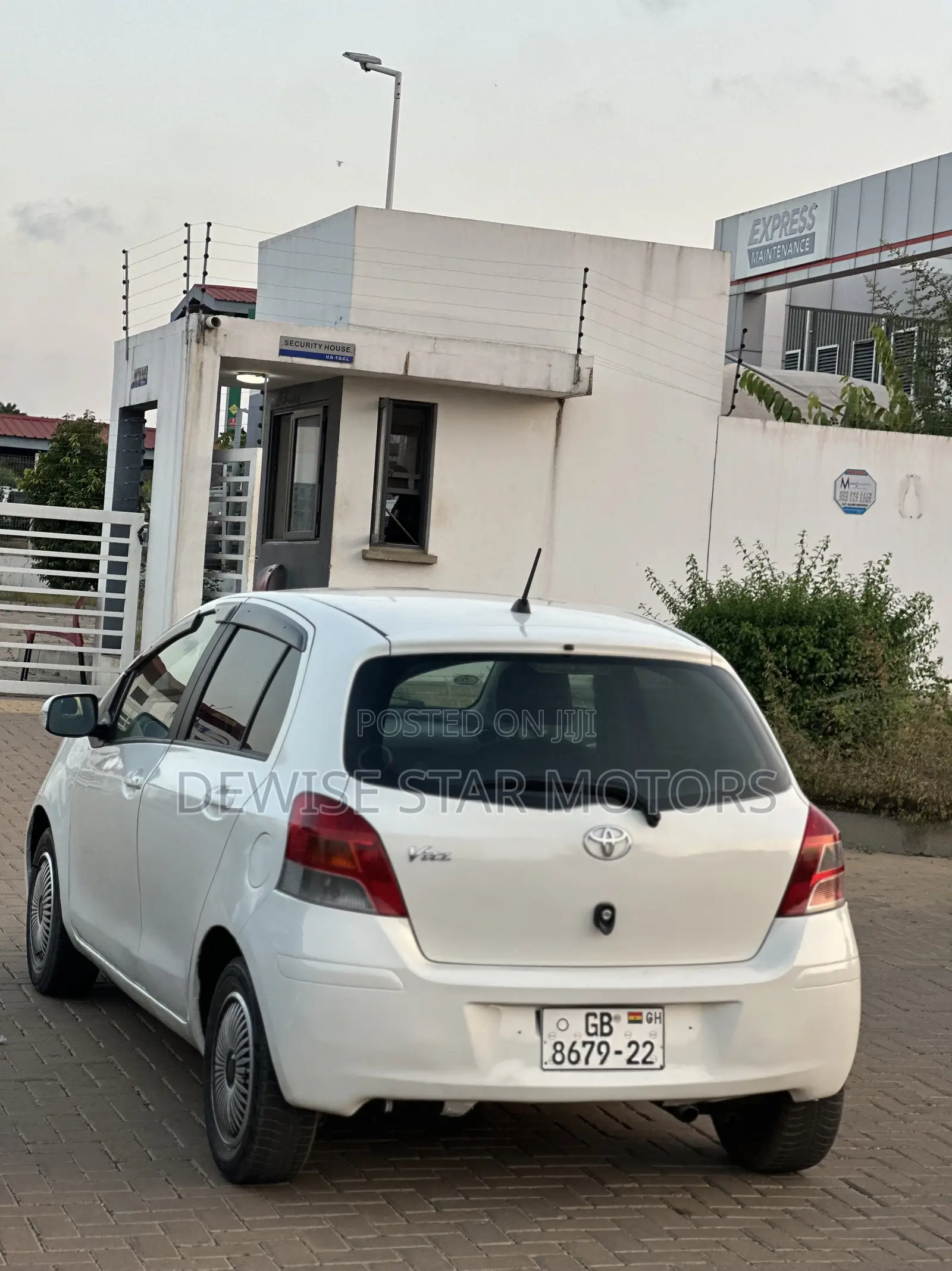 Toyota Vitz 1.5 FWD 3dr 2010 White