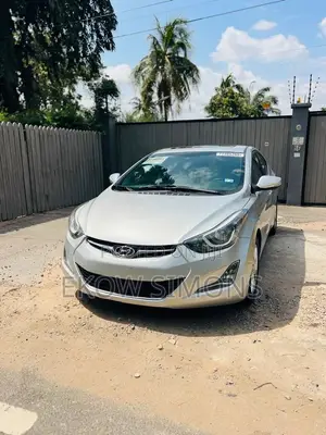 Hyundai Elantra Limited Sedan FWD (1.8L 4cyl 6A) 2016 Silver