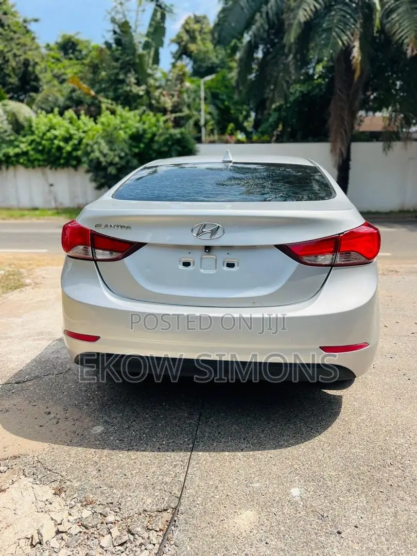 Hyundai Elantra Limited Sedan FWD (1.8L 4cyl 6A) 2016 Silver