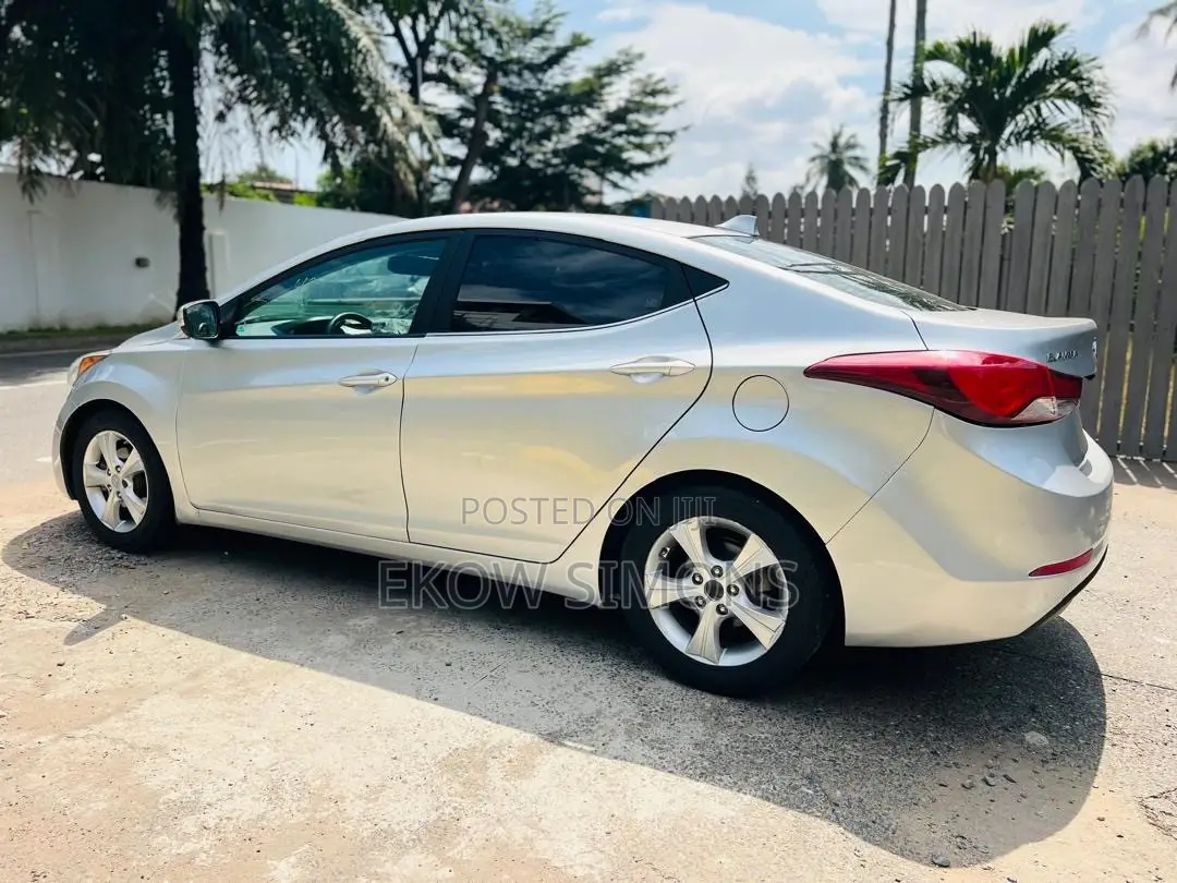 Hyundai Elantra Limited Sedan FWD (1.8L 4cyl 6A) 2016 Silver