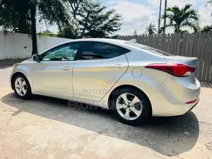 Hyundai Elantra Limited Sedan FWD (1.8L 4cyl 6A) 2016 Silver