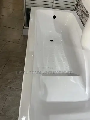 UK Bathtub- Seater Bathtub With Metal Under
