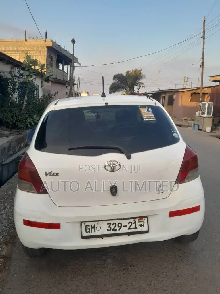 Toyota Vitz 1.3 FWD 5dr 2008 White