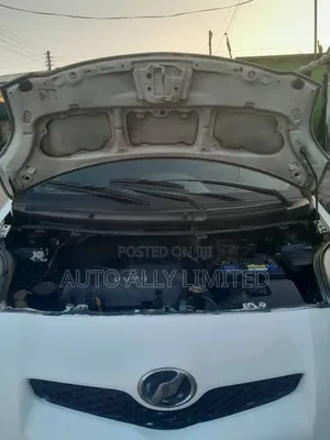 Toyota Vitz 1.3 FWD 5dr 2008 White