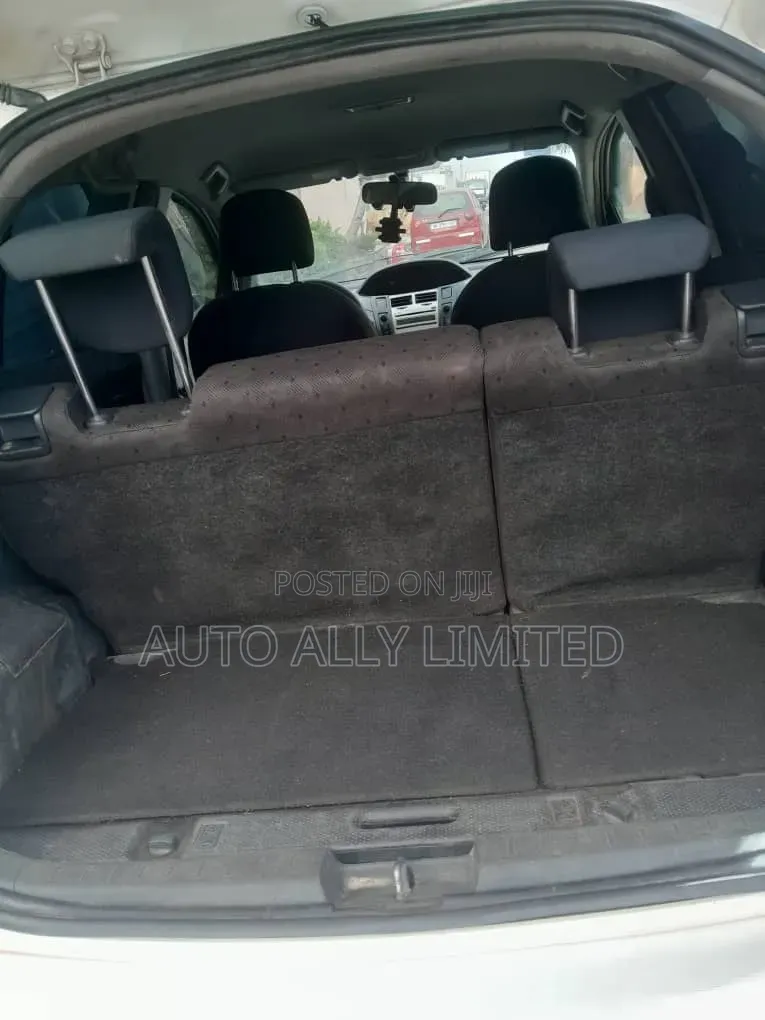 Toyota Vitz 1.3 FWD 5dr 2008 White