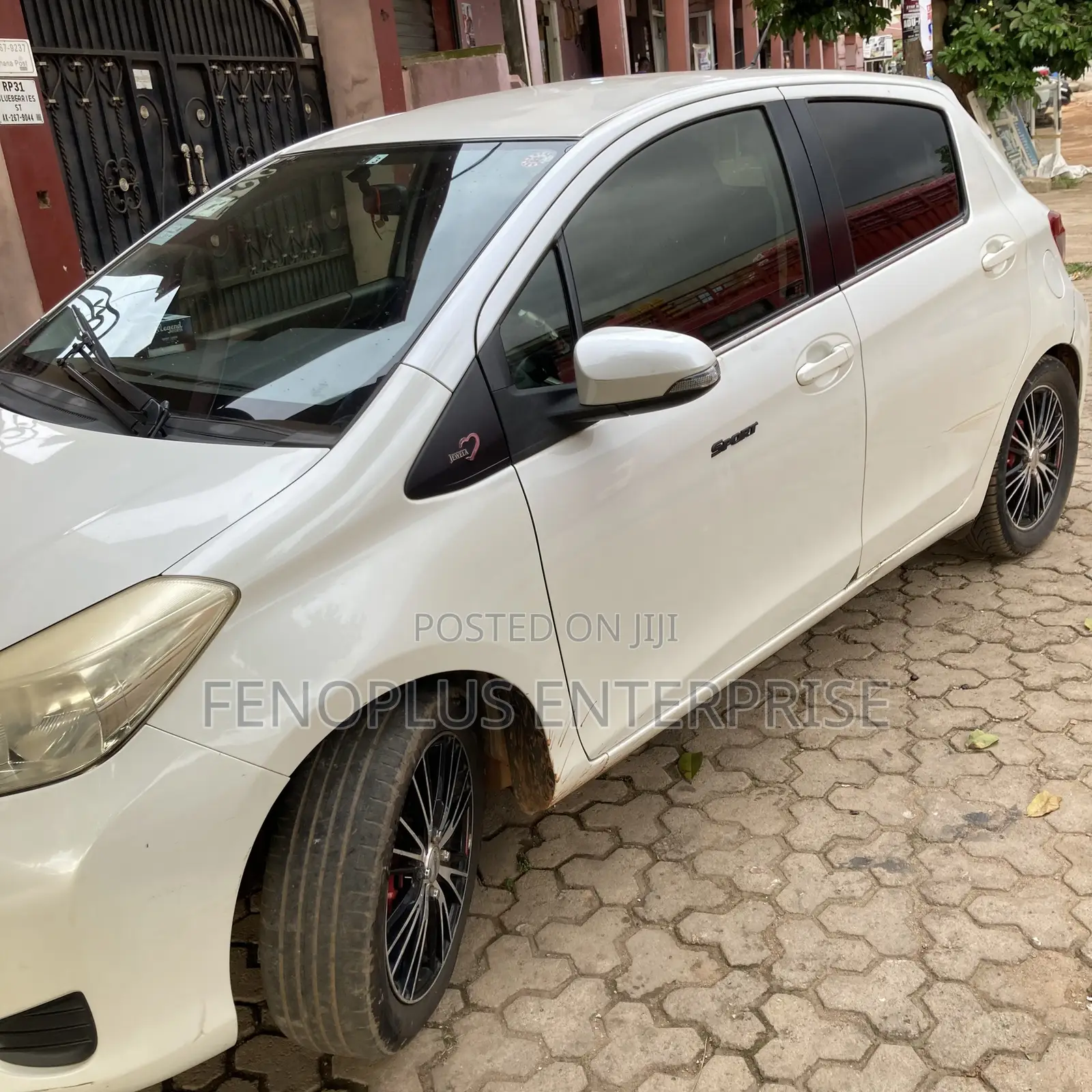 Toyota Vitz 1.3 FWD 5dr 2013 White