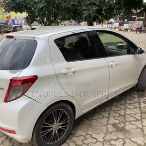 Toyota Vitz 1.3 FWD 5dr 2013 White