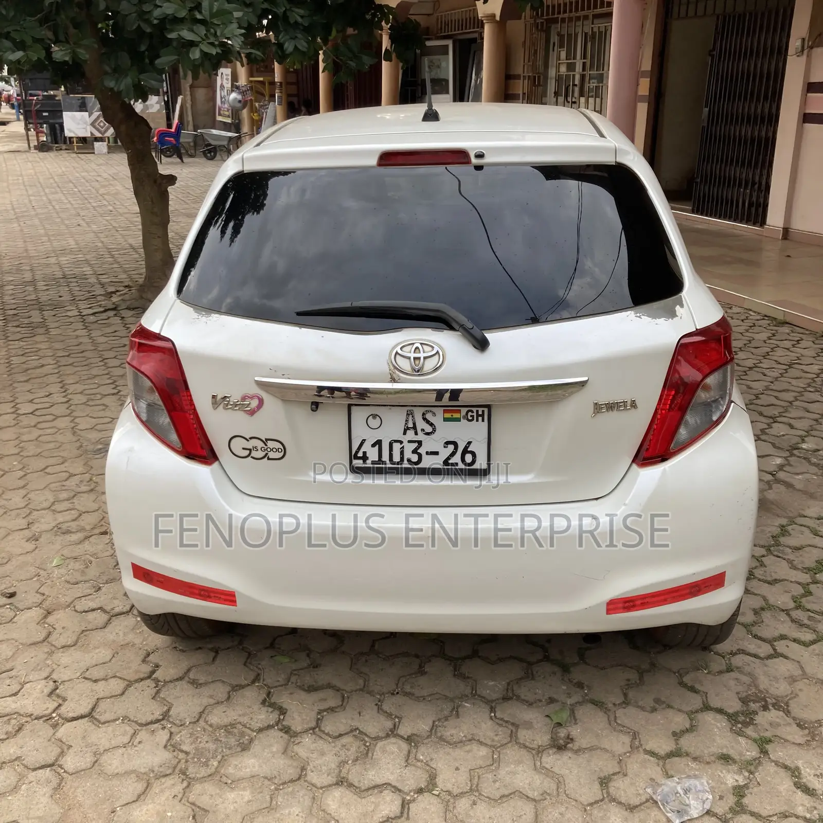 Toyota Vitz 1.3 FWD 5dr 2013 White