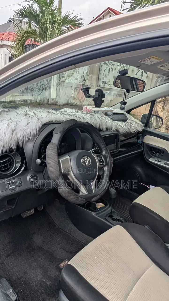 Toyota Vitz 1.3 FWD 3dr 2015 Gold