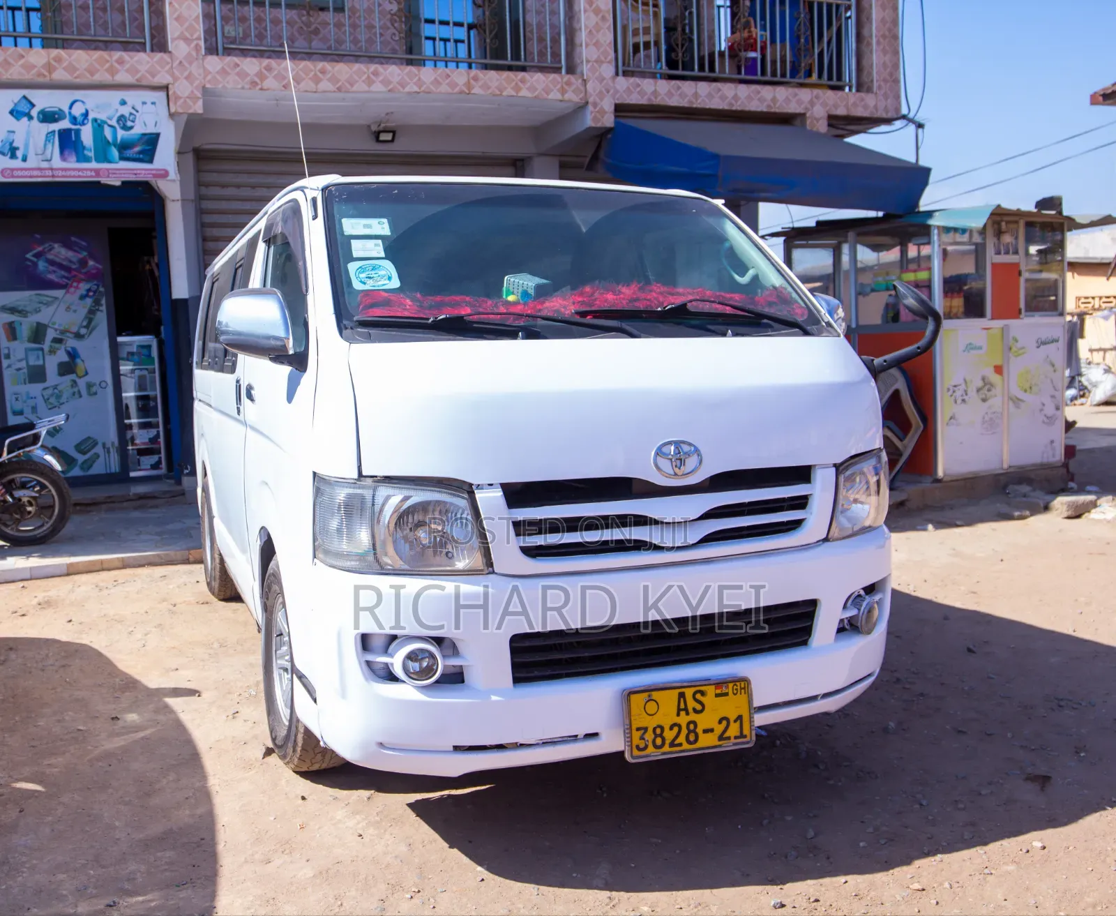 Toyota HiAce 2010 White