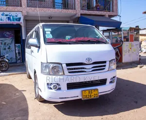 Toyota HiAce 2010 White