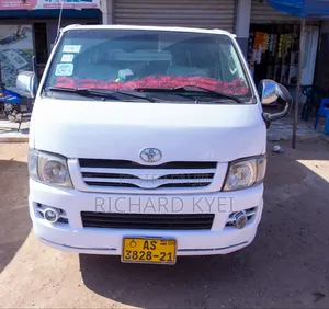 Toyota HiAce 2010 White