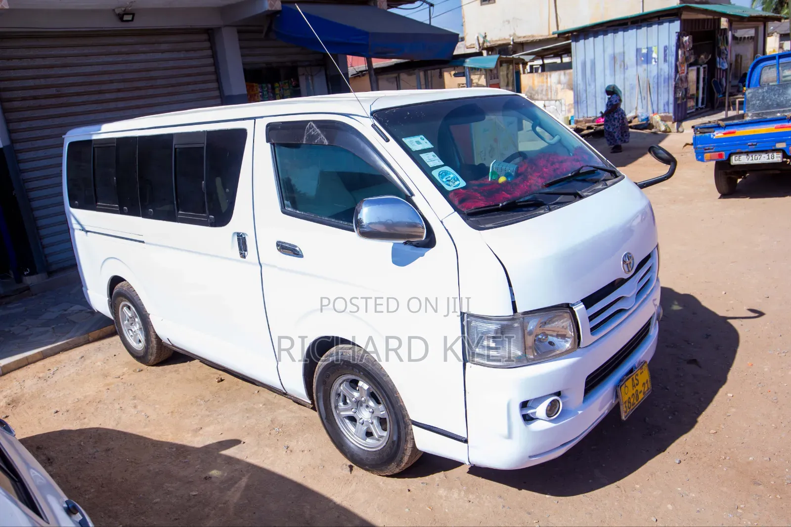 Toyota HiAce 2010 White