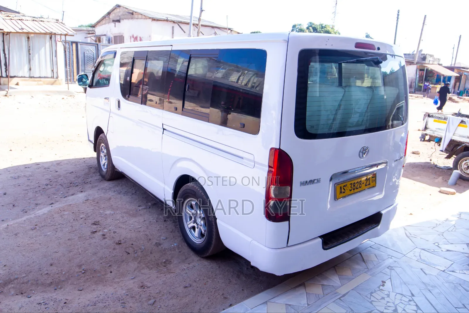 Toyota HiAce 2010 White