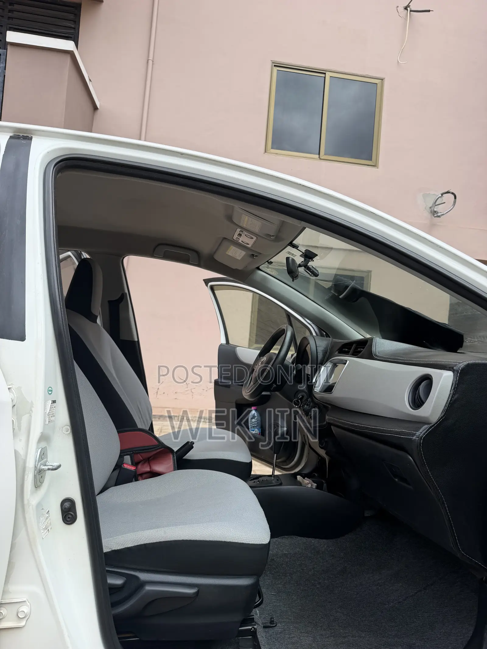 Toyota Vitz 1.3 AWD 5dr 2013 White