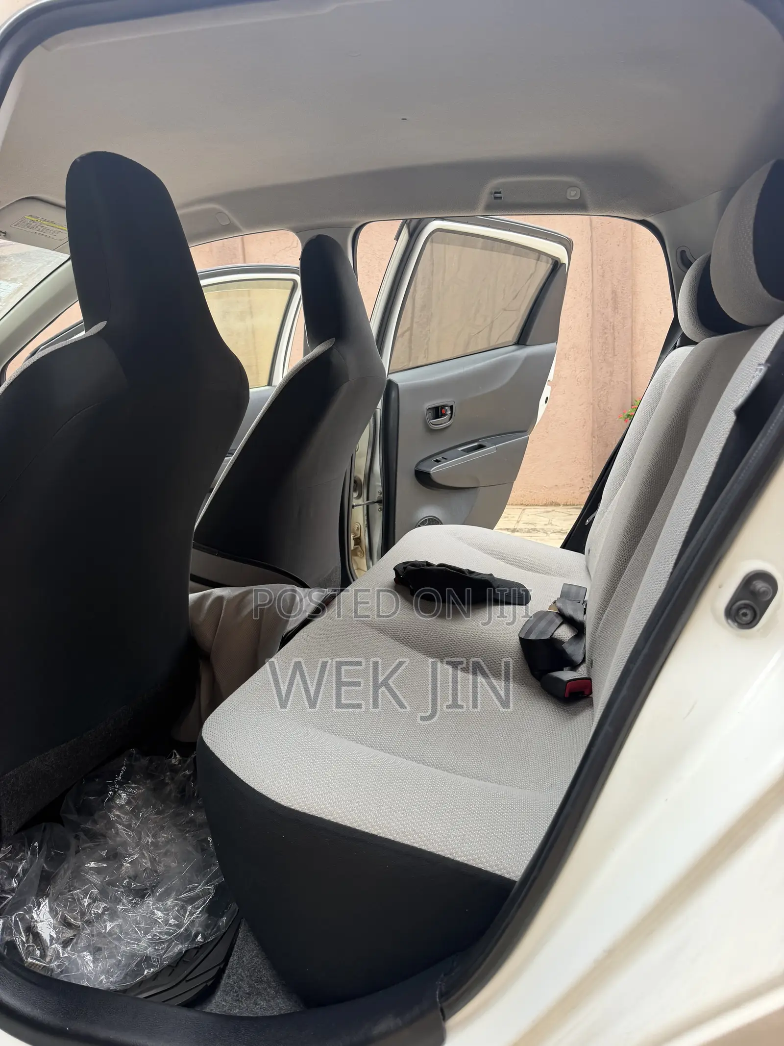 Toyota Vitz 1.3 AWD 5dr 2013 White