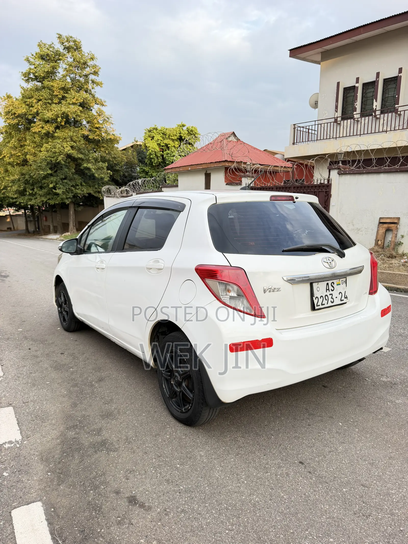 Toyota Vitz 1.3 AWD 5dr 2013 White