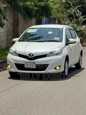 Toyota Vitz 1.3 AWD 5dr 2012 Pearl