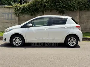 Toyota Vitz 1.3 AWD 5dr 2012 Pearl