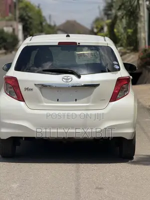 Toyota Vitz 1.3 AWD 5dr 2012 Pearl