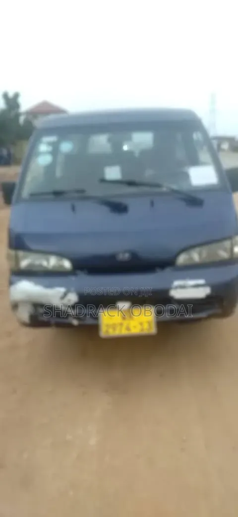 Hyundai H-100 2002 Blue