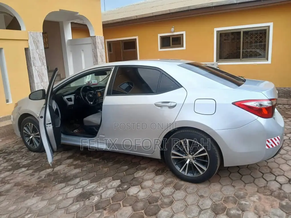 Toyota Corolla LE 4dr Sedan (1.8L 4cyl CVT) 2016 Silver
