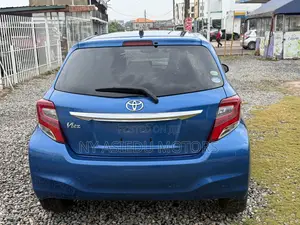 Toyota Vitz 1.3 FWD 5dr 2015 Blue