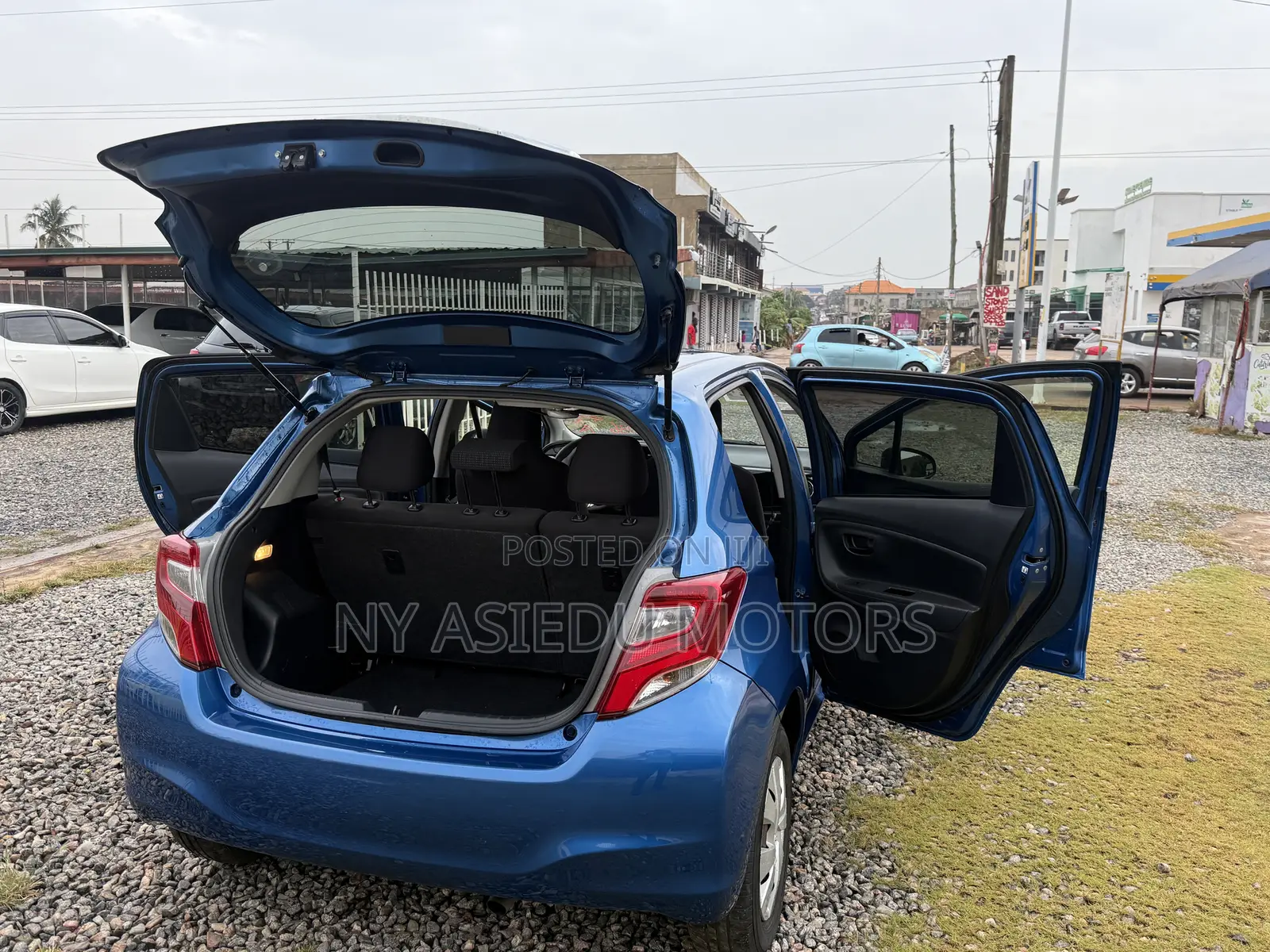 Toyota Vitz 1.3 FWD 5dr 2015 Blue