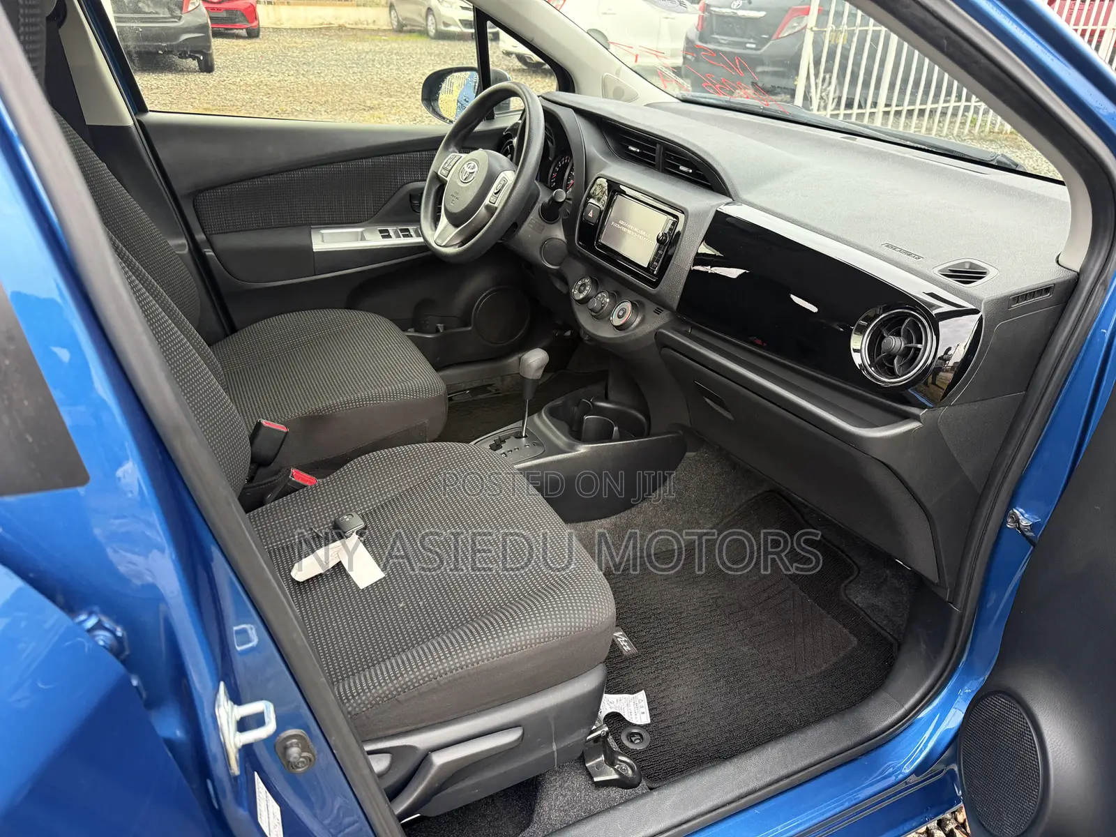 Toyota Vitz 1.3 FWD 5dr 2015 Blue