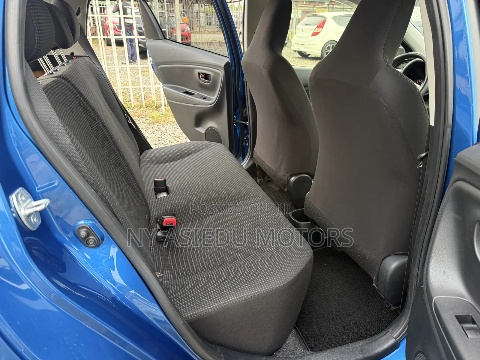 Toyota Vitz 1.3 FWD 5dr 2015 Blue