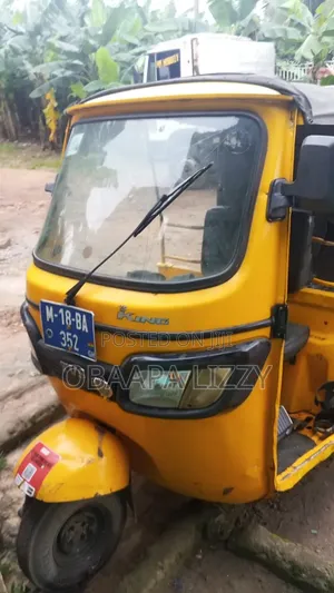 TVS Apache 160 4V 2018 Yellow