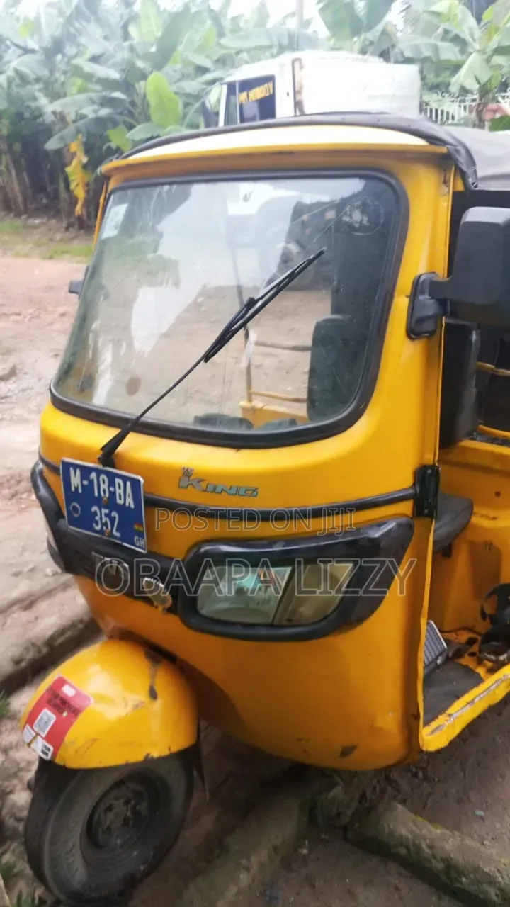 TVS Apache 160 4V 2018 Yellow