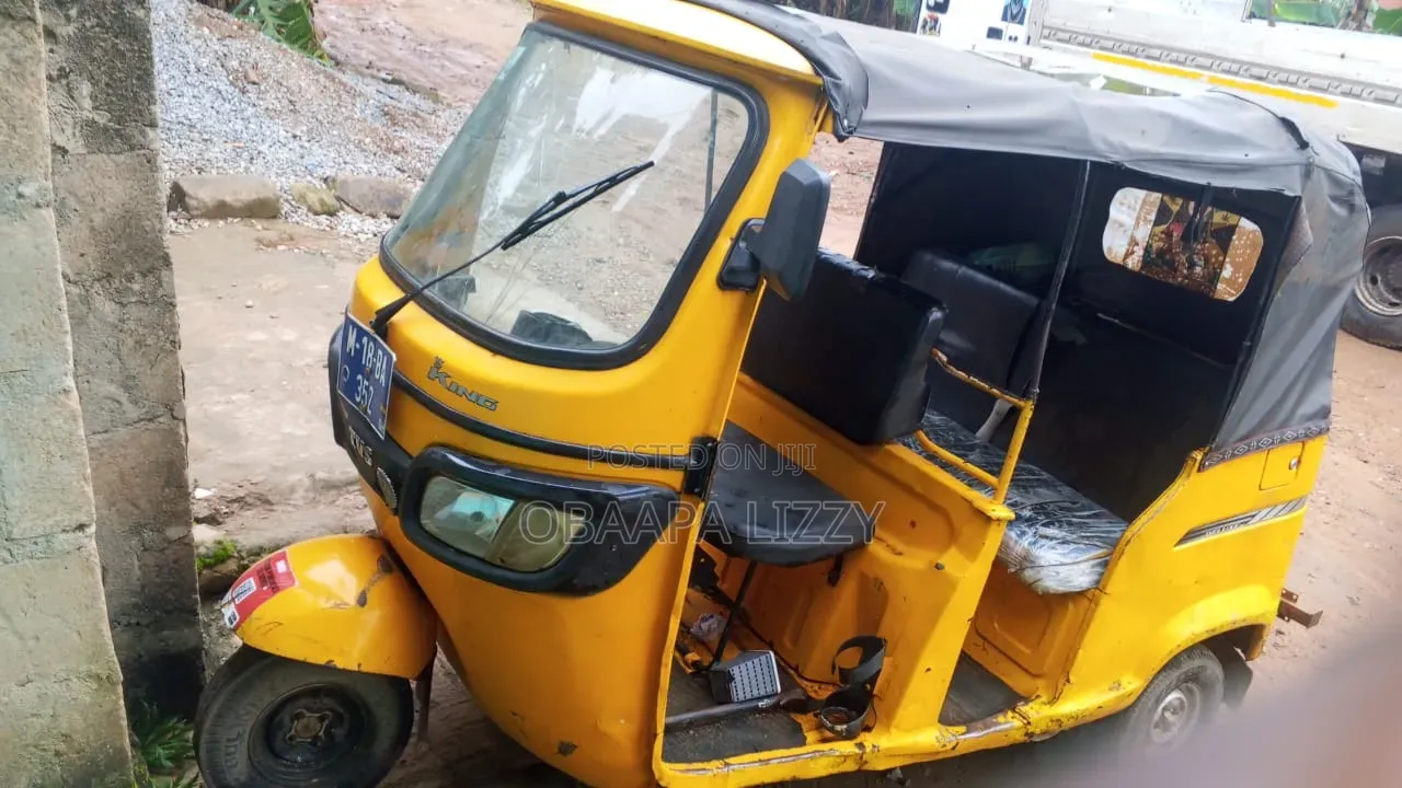 TVS Apache 160 4V 2018 Yellow