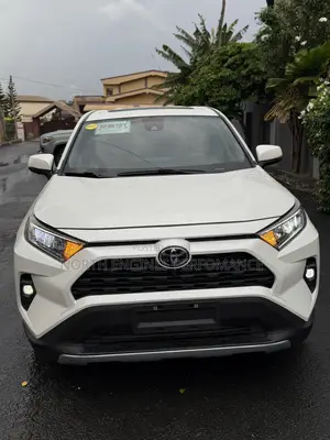 Toyota RAV4 XLE AWD 2023 White