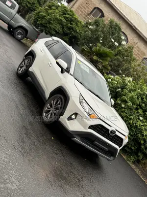 Toyota RAV4 XLE AWD 2023 White