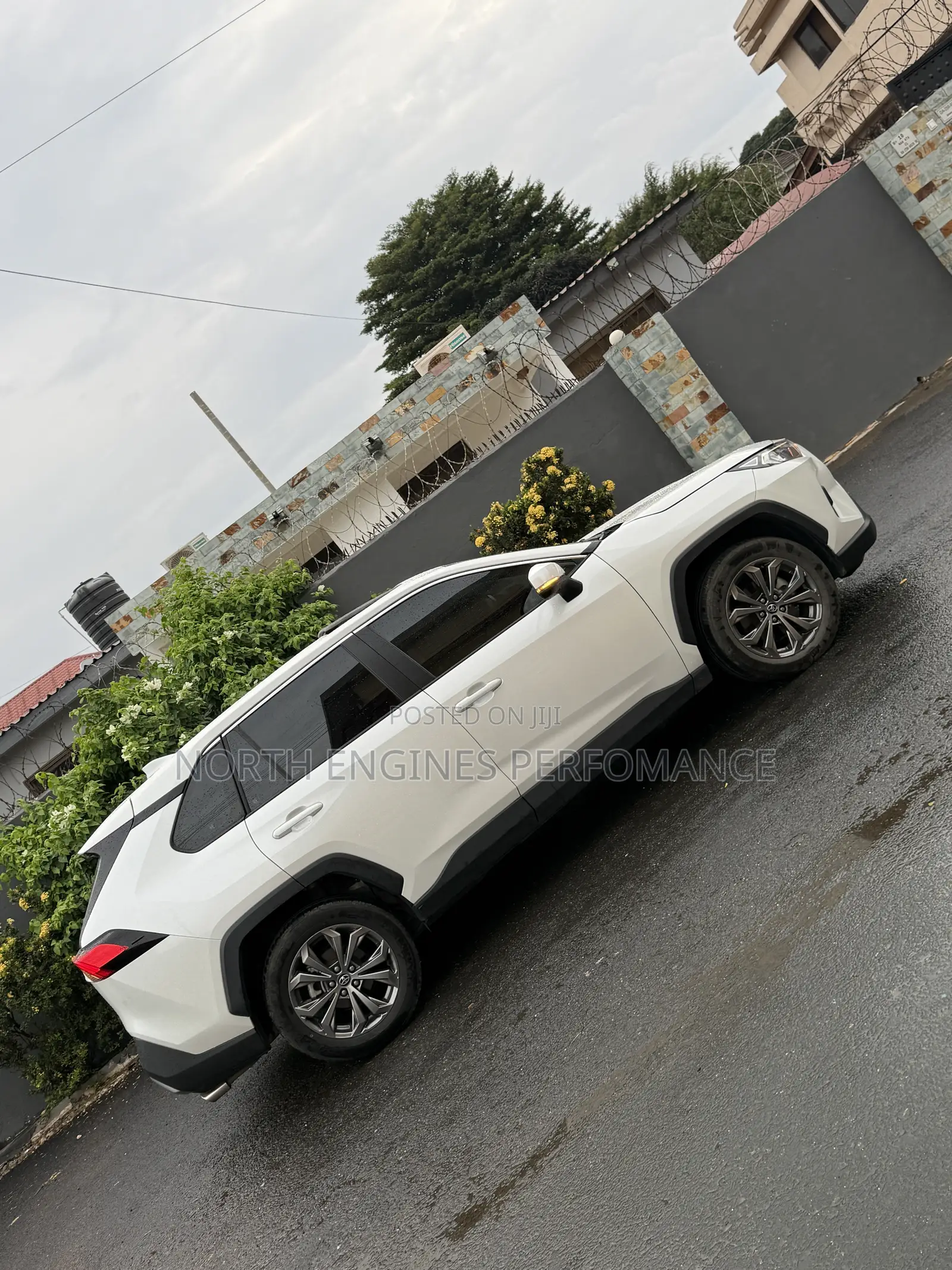 Toyota RAV4 XLE AWD 2023 White