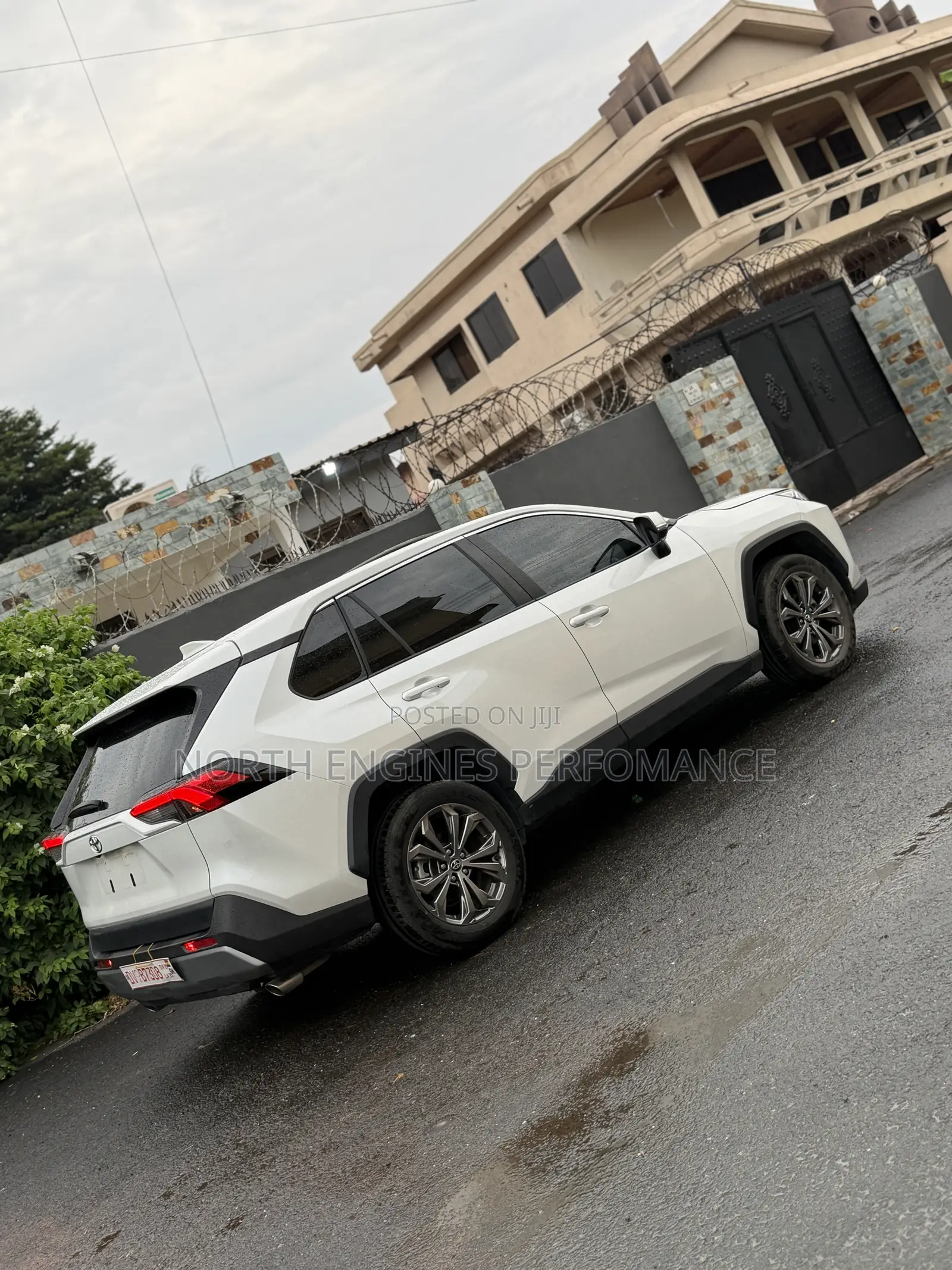 Toyota RAV4 XLE AWD 2023 White