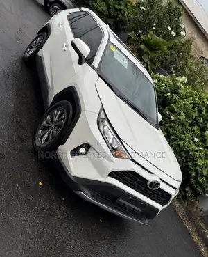 Toyota RAV4 XLE AWD 2023 White